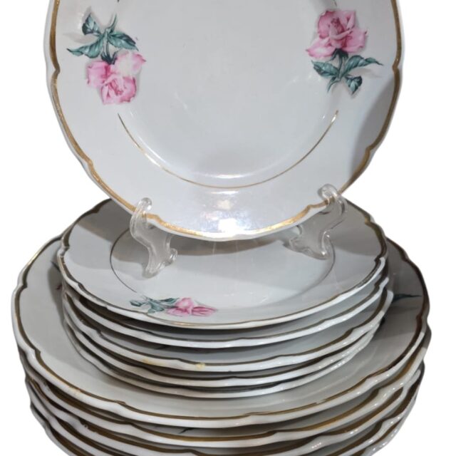 Conjunto de porcelana D. Pedro II, motivos florais e dourações