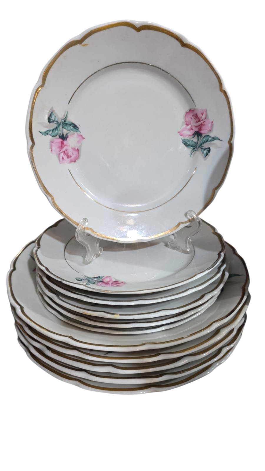 Conjunto de porcelana D. Pedro II, motivos florais e dourações