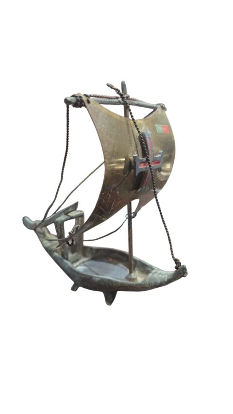 Antiga Caravela portuguesa em bronze