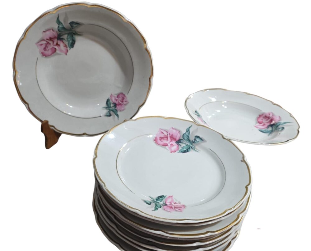 Conjunto de pratos de porcelana D. Pedro II, belíssima arte e dourações