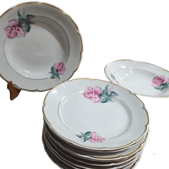 Conjunto de pratos de porcelana D. Pedro II, belíssima arte e dourações