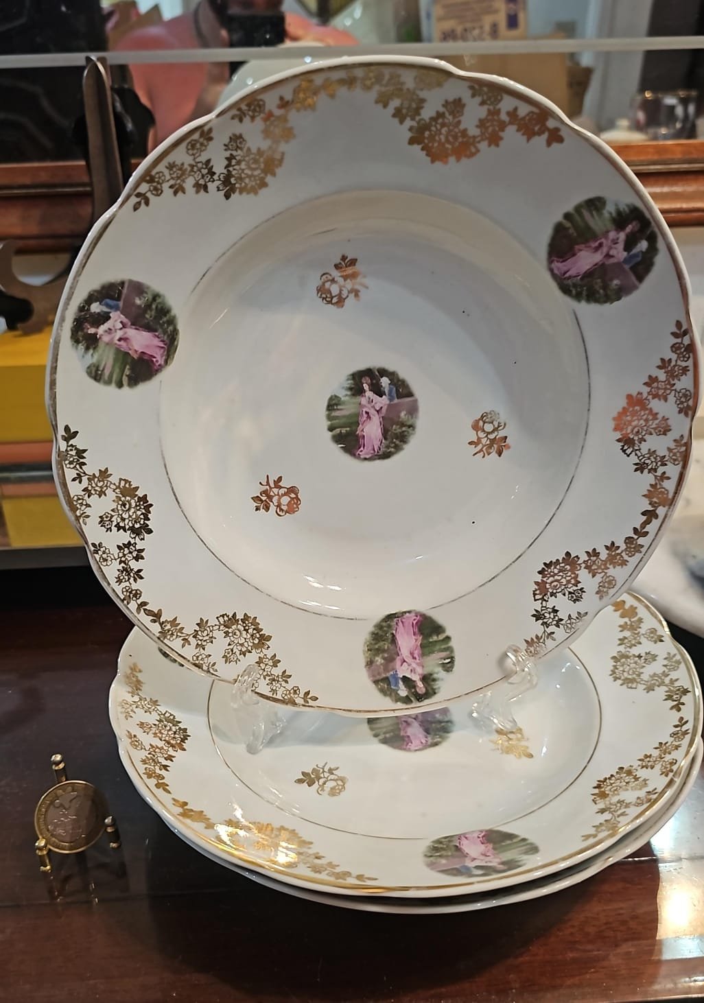 Porcelanas com belas artes e dourações - Imagem 2