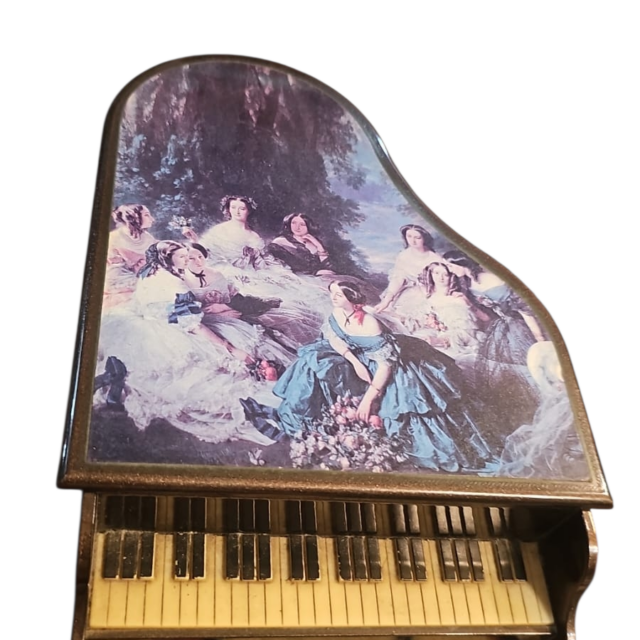 Antigo piano porta joias