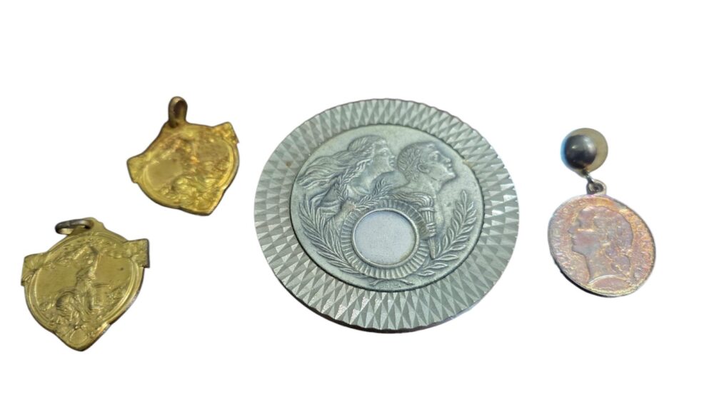 Lote de medalhas antigas