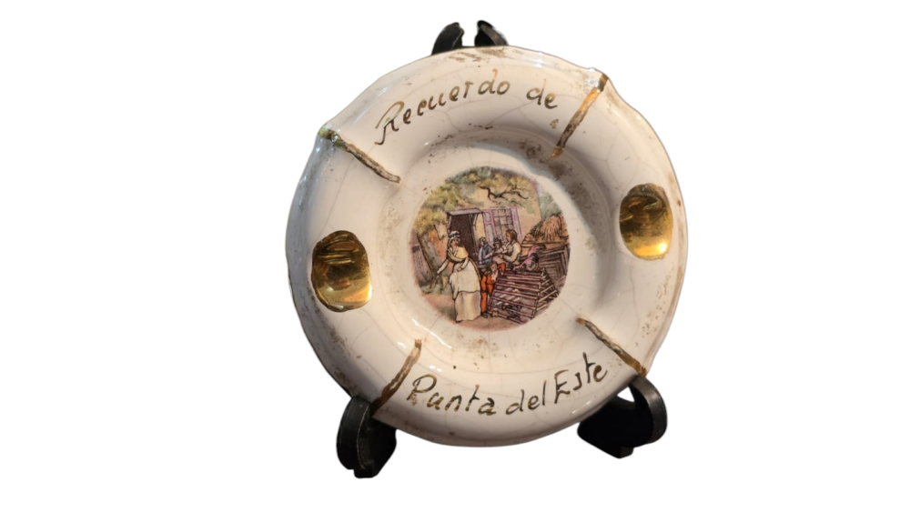 Antigo cinzeiro decorativo de porcelana