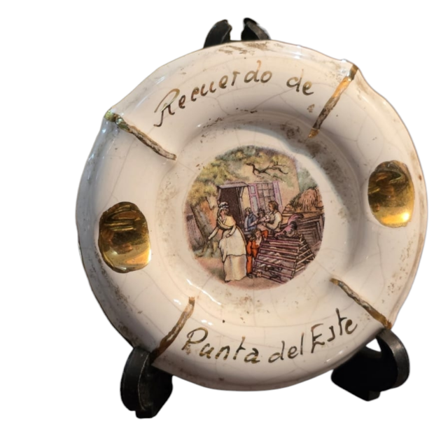 Antigo cinzeiro decorativo de porcelana