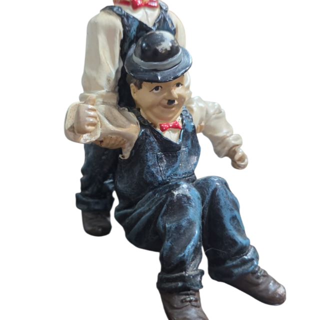 Antiga escultura gordo e magro de resina