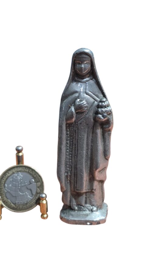 Antiga escultura sacra de metal