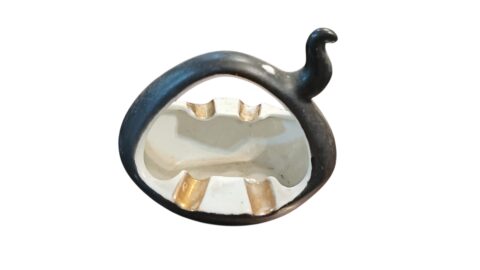 Antigo cinzeiro de porcelana