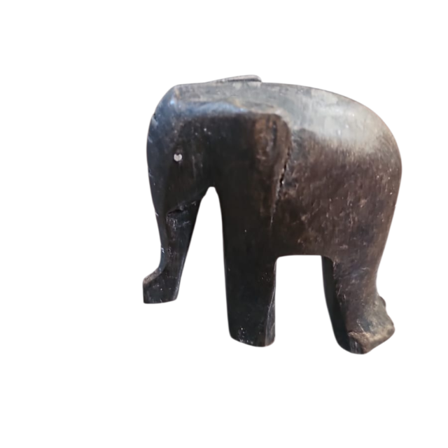 Elefante em madeira de lei escura
