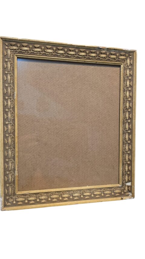 Bela, antiga e grande moldura ricamente ornamentada com bela arte