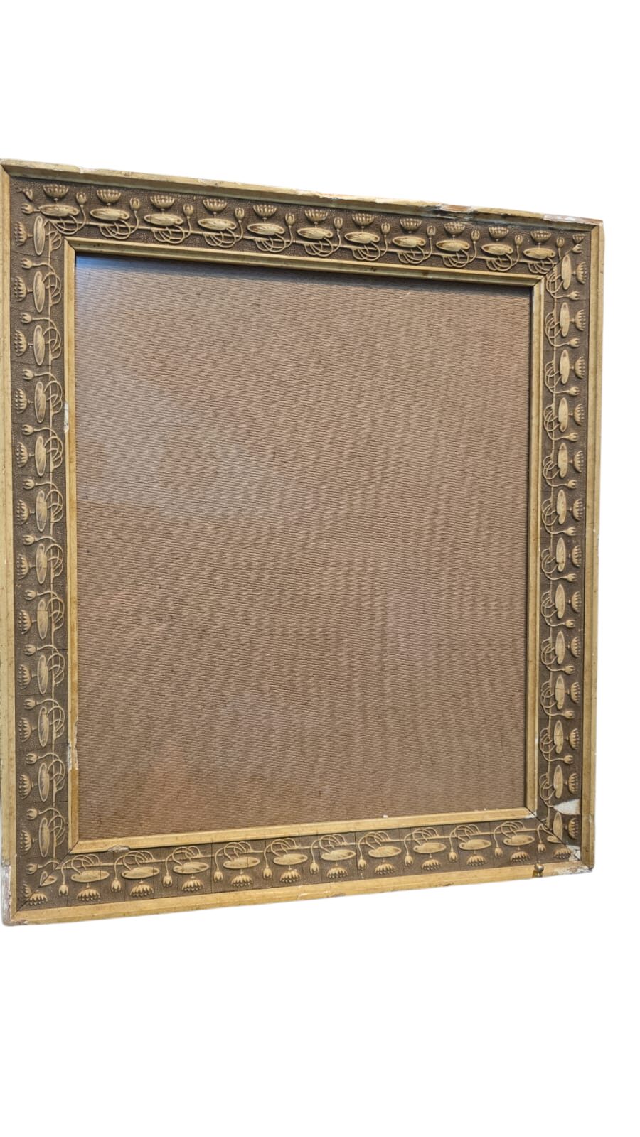 Bela, antiga e grande moldura ricamente ornamentada com bela arte