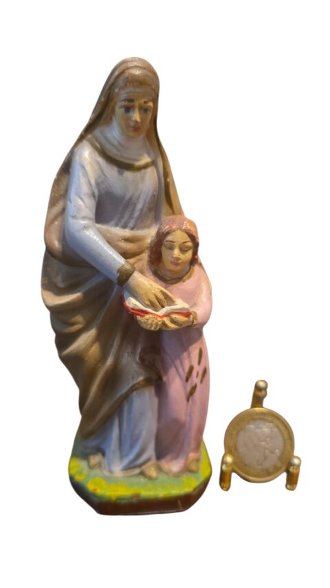 Antiga imagem sacra em estuque