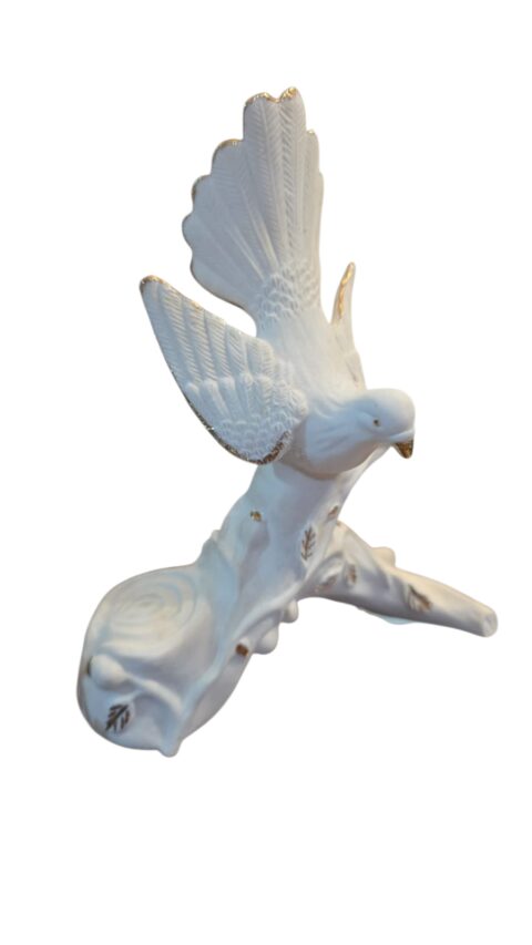 Antiga e bela escultura de porcelana