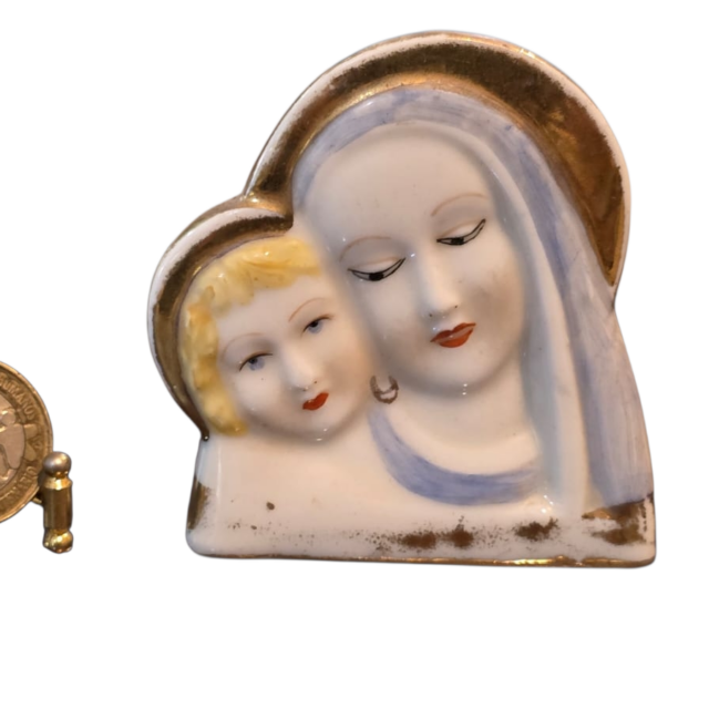 Antiga arte sacra em porcelana pintada à mão