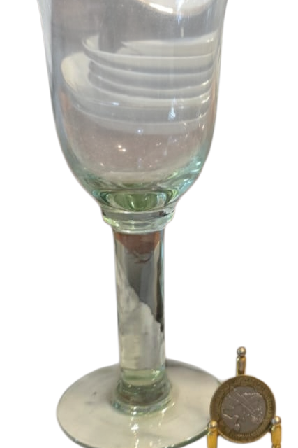 Bela e antiga taça de cristal