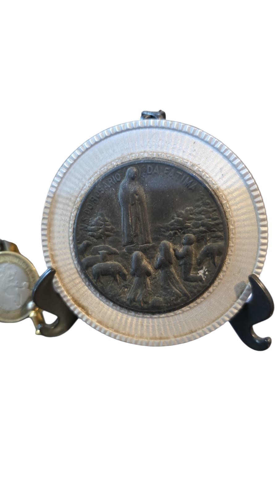 Antiga decoração de pendurar sacra portuguesa, em metal