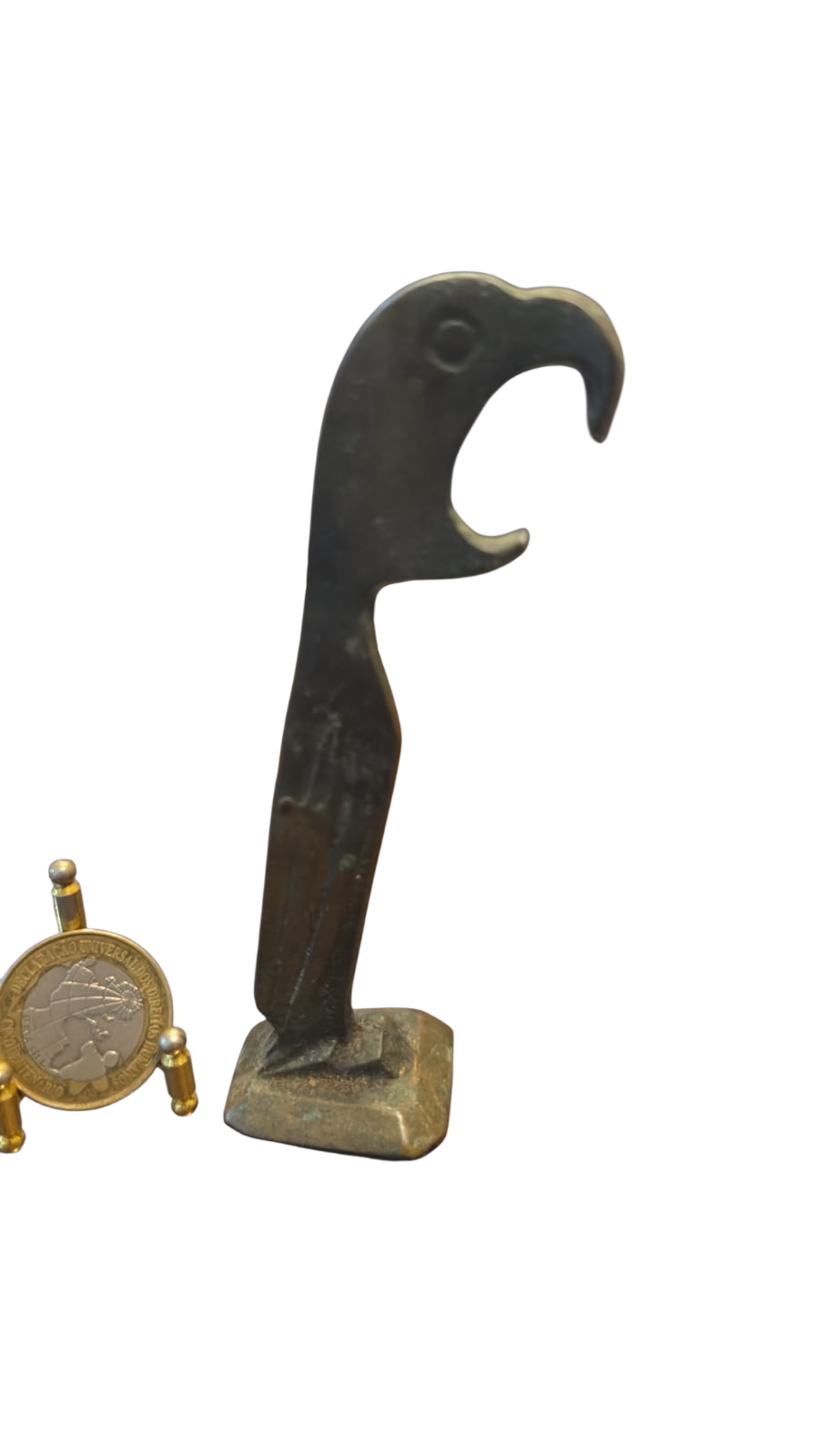 Antigo e raro abridor de garrafas de bronze