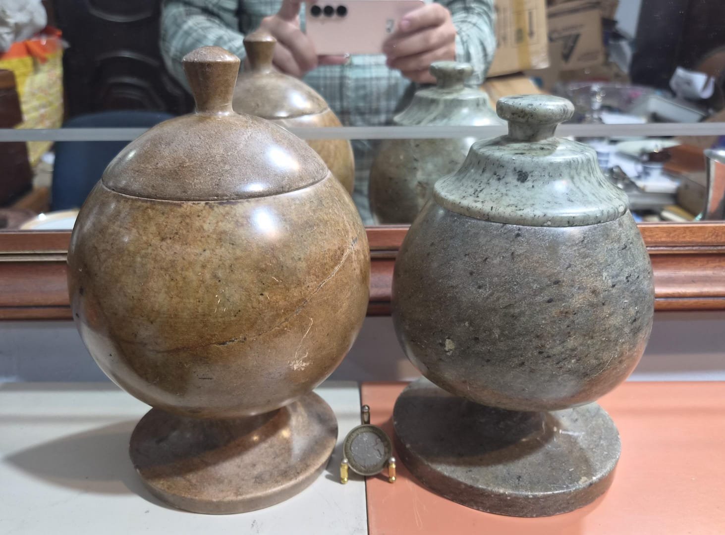 Par de urnas esculpidas em pedra - Imagem 2
