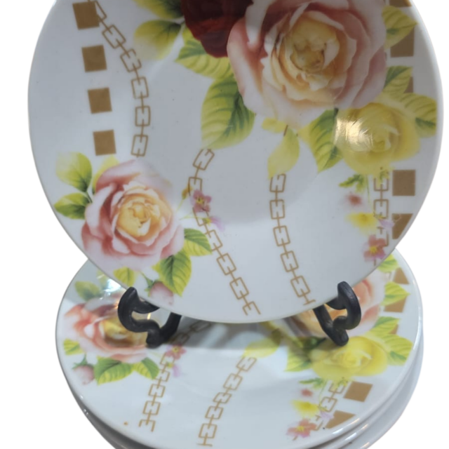 Pires de chá de porcelana com motivos florais. (valor unitário)