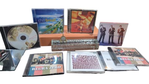 Lote com oito cds, nem todos originais