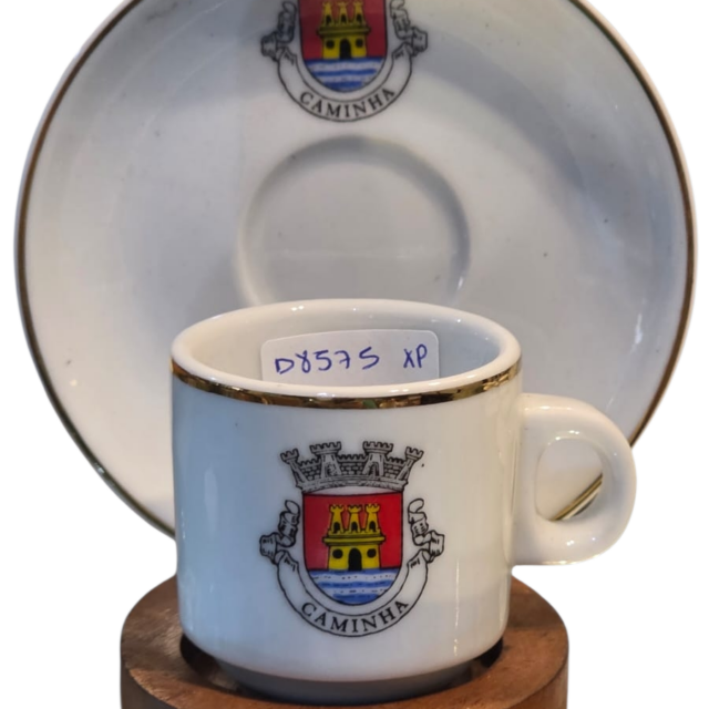 Xícara de café com pires