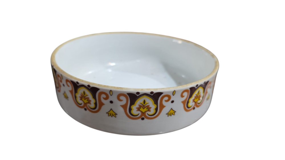 Antiga tigela de porcelana com bela arte