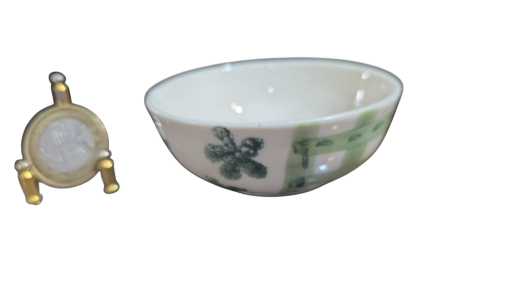 Pequeno bowl de louça tailandesa, pintado a mão