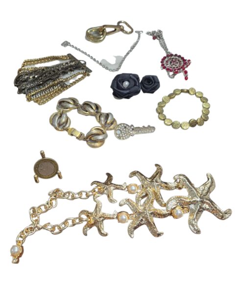 Lote de diversos, pulseiras, colares, brincos, pingente, broche