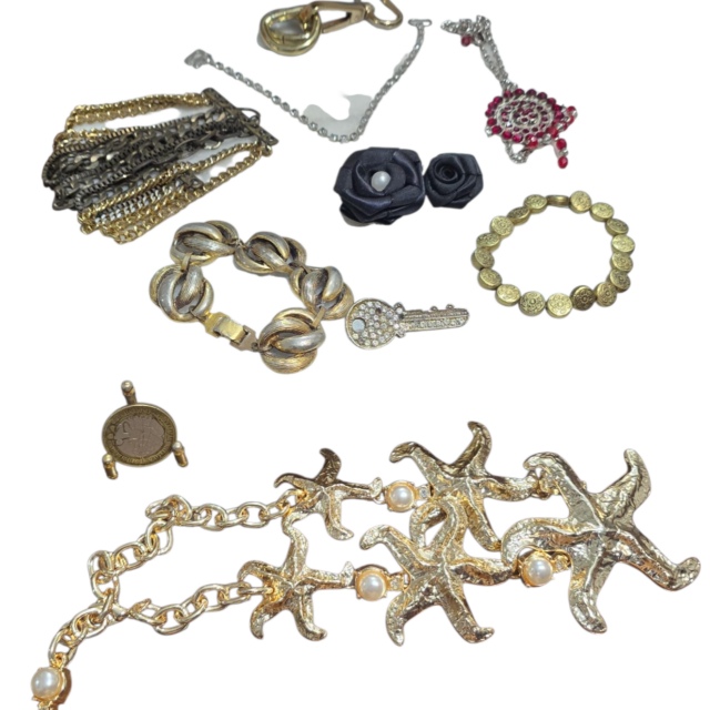 Lote de diversos, pulseiras, colares, brincos, pingente, broche