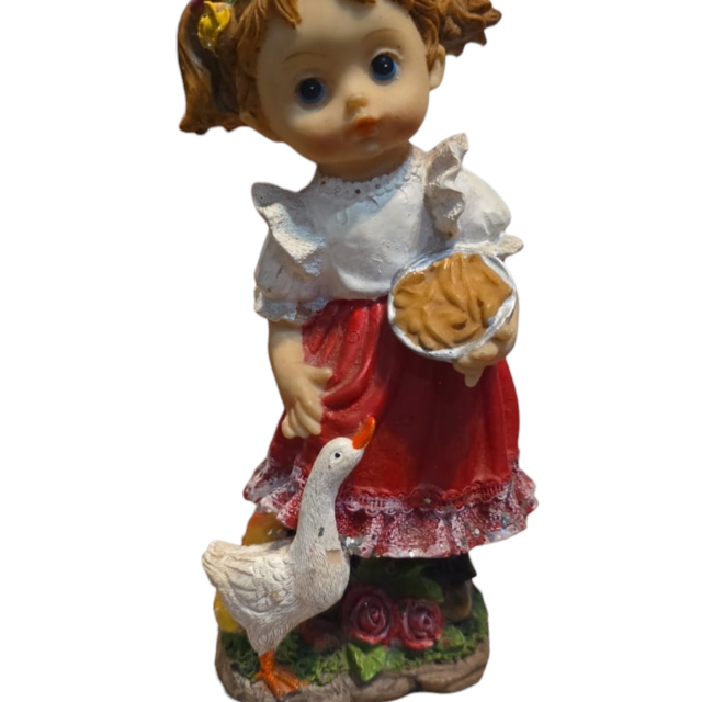 Escultura de menininha com patinho, em resina