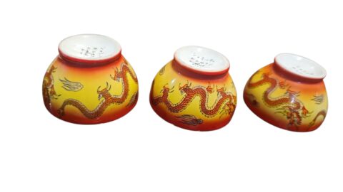Conjunto de copinhos de saquê de porcelana com arte oriental