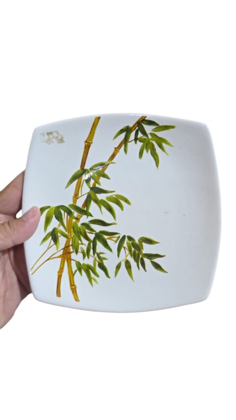 Prato de sobremesa com figura de bambu