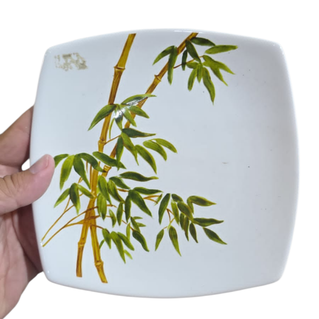 Prato de sobremesa com figura de bambu