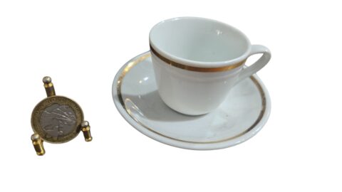 Elegante xícara de café com dourações porcelana Steatita