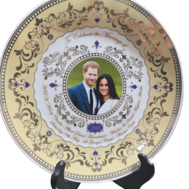 Belíssima porcelana comemorativa de casamento da realeza britânica