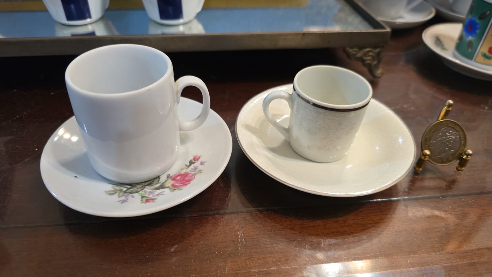 Par de xícaras de porcelana - Imagem 2