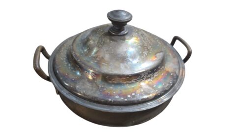 Antiga panela espessurada a prata