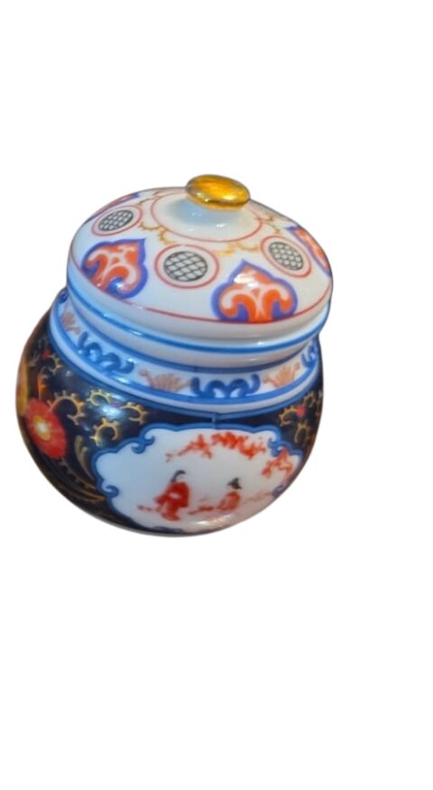Potiche de porcelana com bela arte oriental