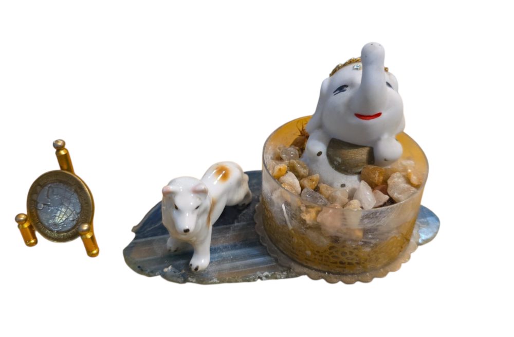 Esculturas de porcelana com pedras