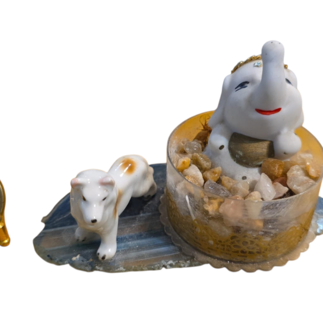 Esculturas de porcelana com pedras