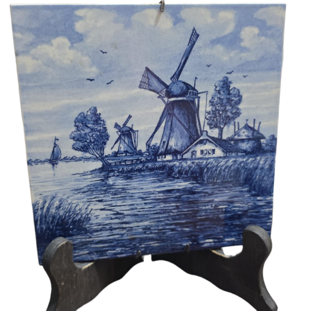 Belo azulejo holandês de pendurar na parede Delft, pintado a mão