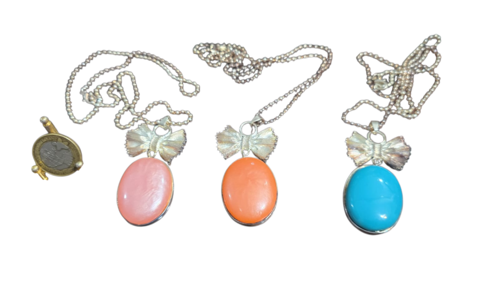 Trio de elegantes colares