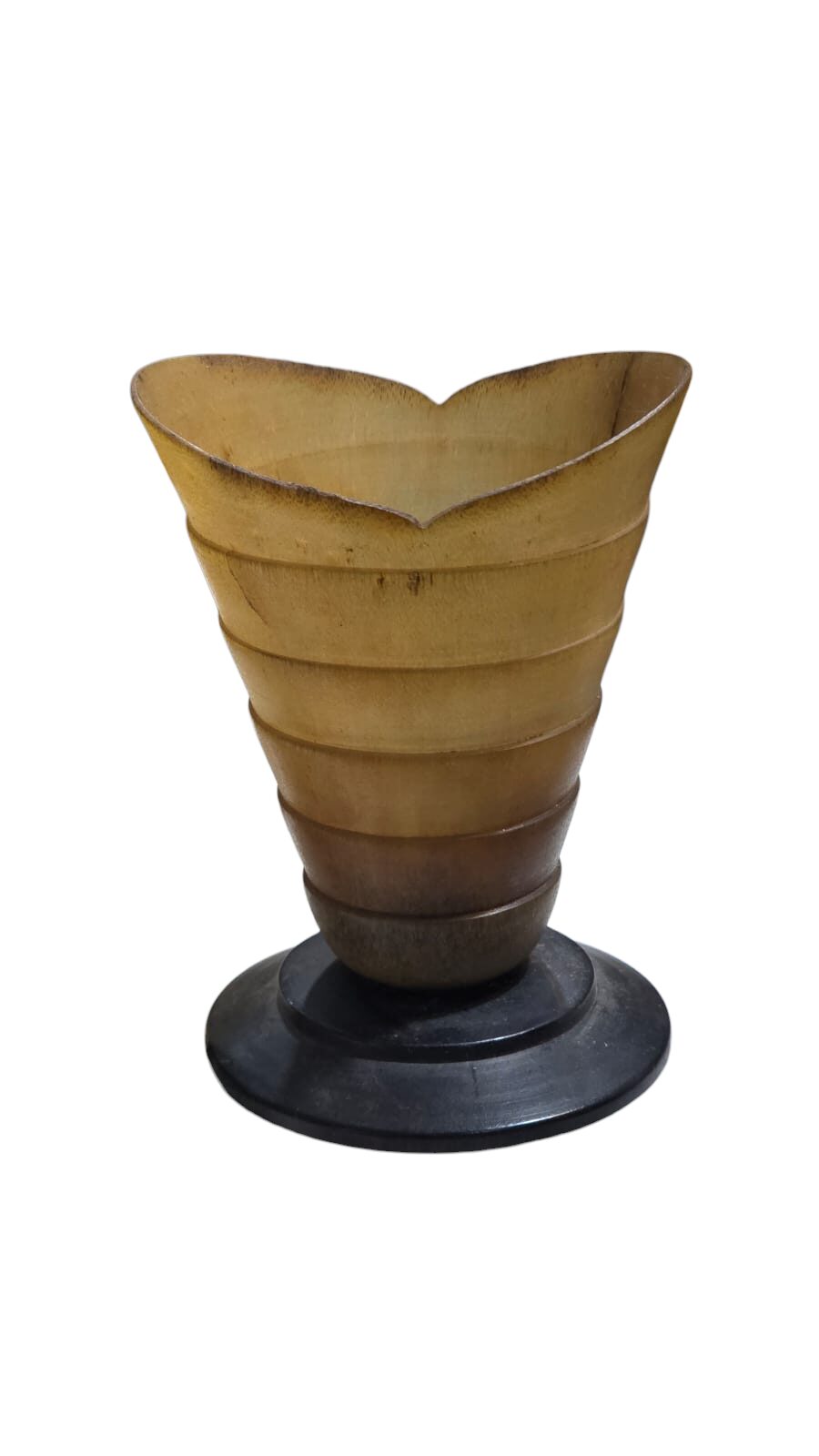 Raro Vaso ou Paliteiro confeccionado com Chifre natural