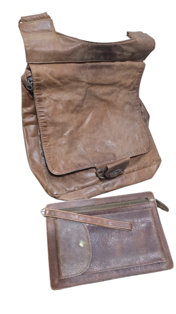Par de belas bolsas de couro legítimo, a maior da marca Tascani, importada