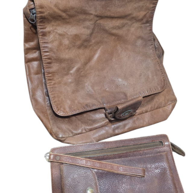 Par de belas bolsas de couro legítimo, a maior da marca Tascani, importada