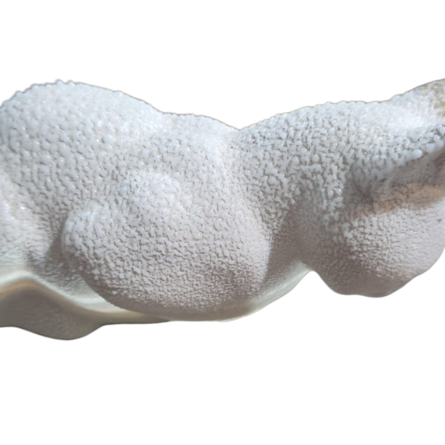Escultura francesa representando gatinho