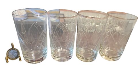 Copos de cristal com belas lapidações