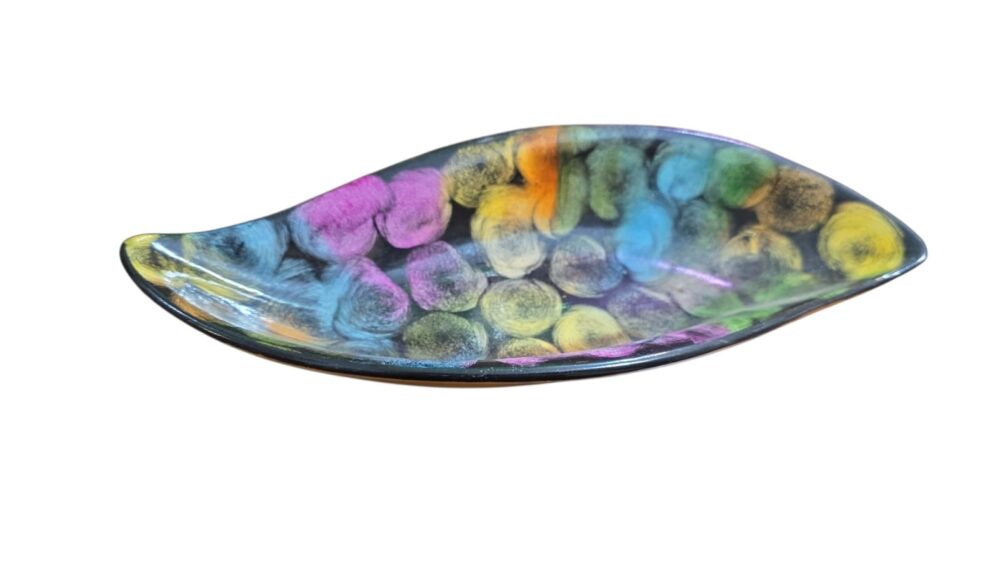 Elegante travessa pintada a mão, peça assinada