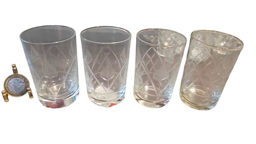 Copos de cristal com belas lapidações